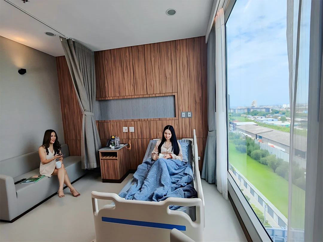 DELUXE ROOM WIH International Hospital Thailand